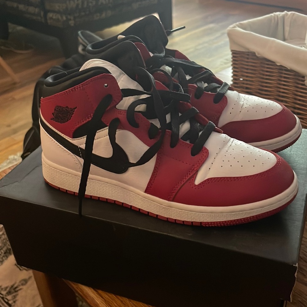 Air Jordan 1 MID (GS)